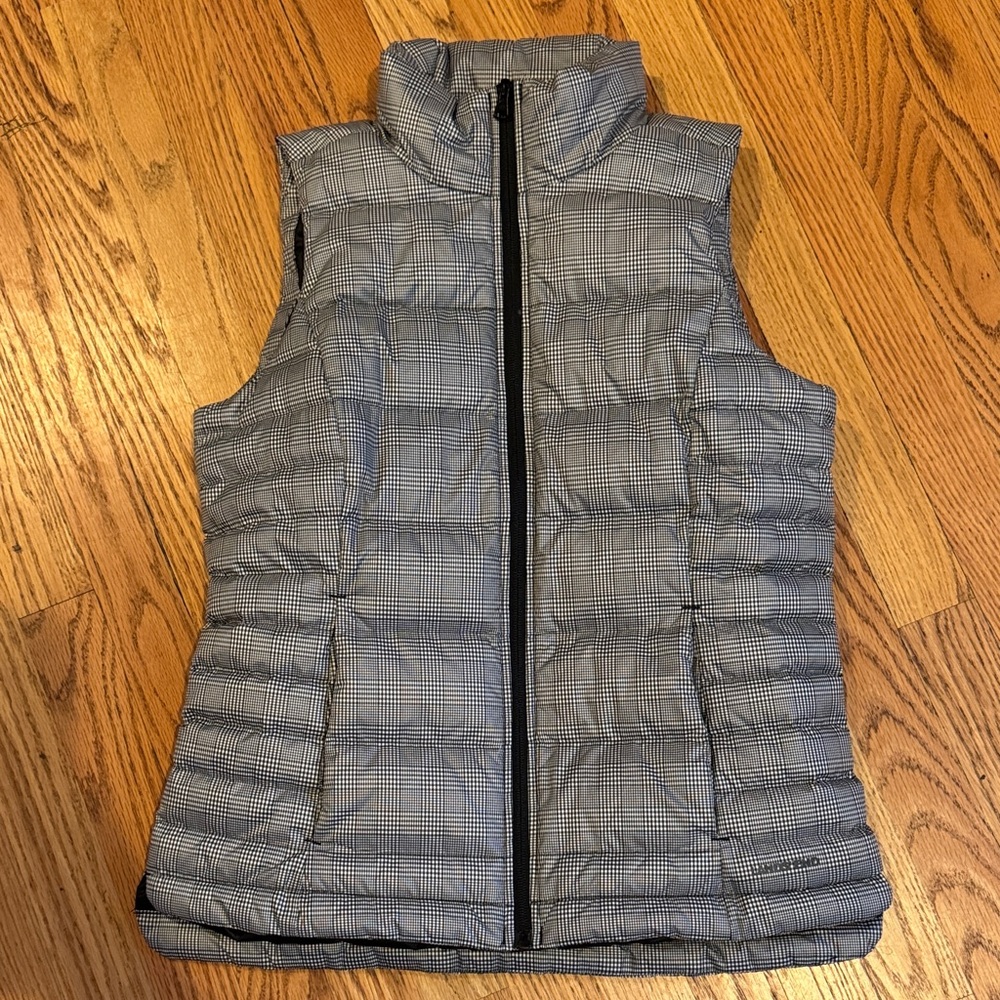 Lands' End Women's Checkered Black and White Puffer Vest NWT. XS.